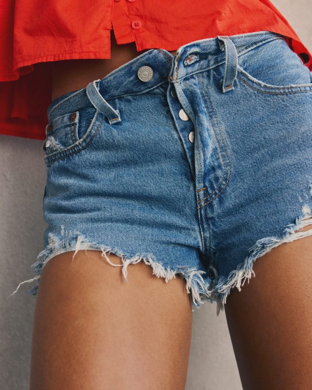 Levis®夏季丹寧短褲全面回歸 喚醒Y2K盛夏穿搭記憶2
