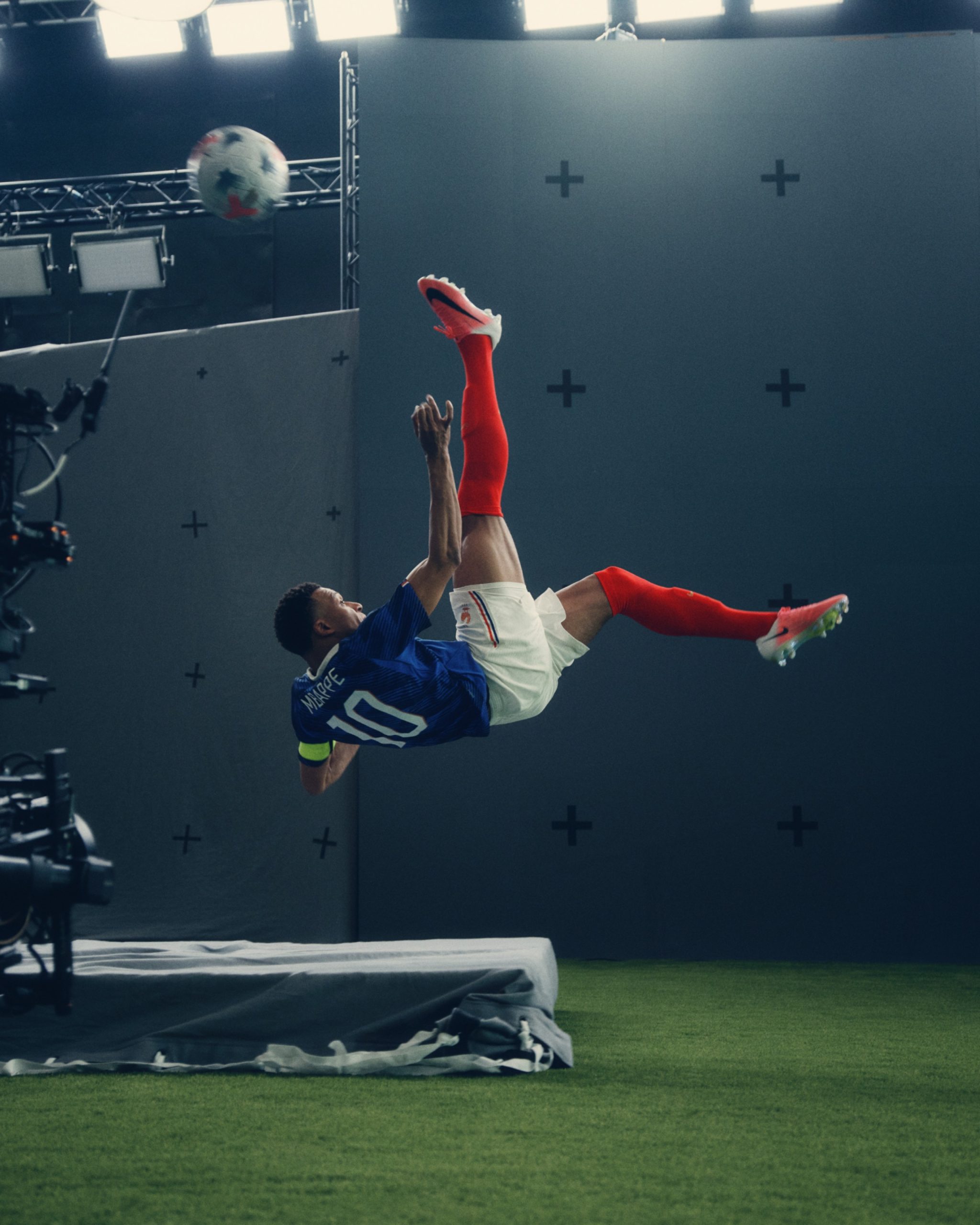 NIKE《讓劇本都作廢》啟動足球宇宙集結全球巨星顛覆賽場想像 (9)