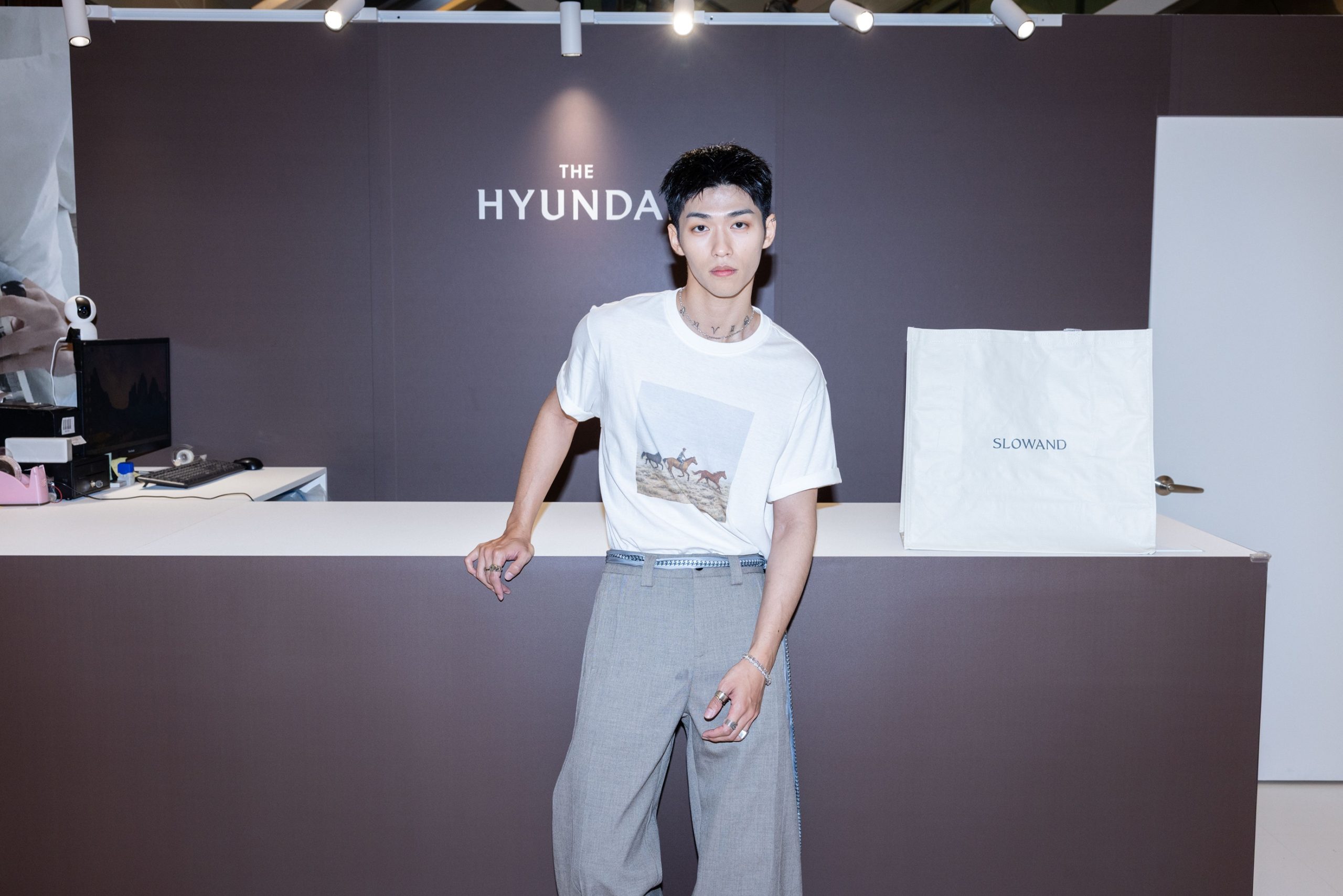 UNUS蔡承祐退伍首秀挑戰SLOWAND中性穿搭　展現韓系輕熟男魅力 (2)