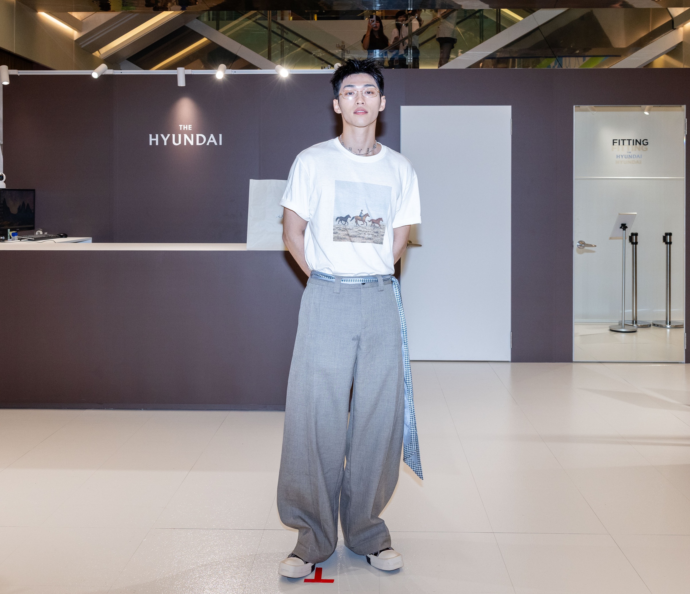 UNUS蔡承祐退伍首秀挑戰SLOWAND中性穿搭　展現韓系輕熟男魅力 (4)