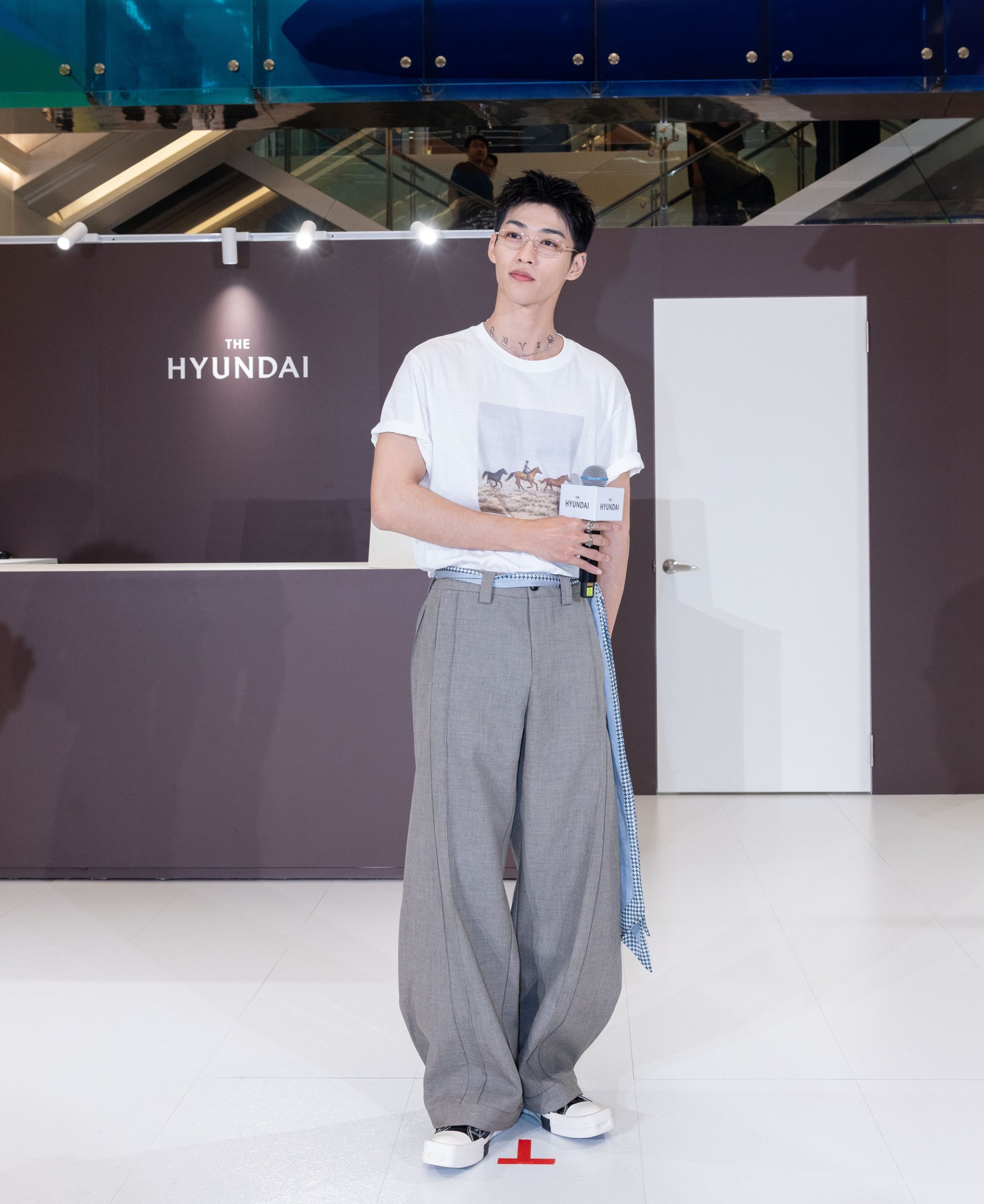 UNUS蔡承祐退伍首秀挑戰SLOWAND中性穿搭　展現韓系輕熟男魅力 (6)