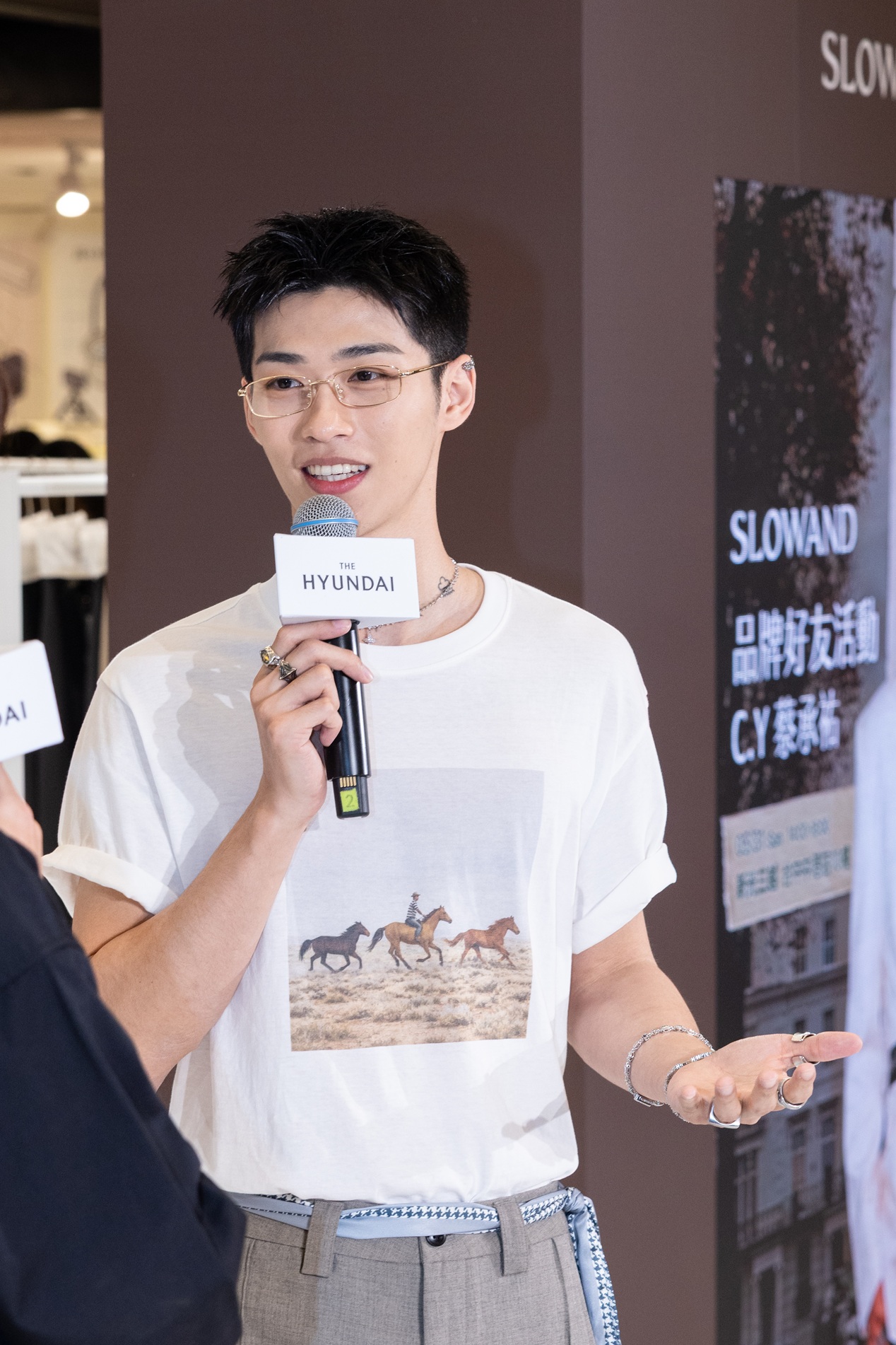 UNUS蔡承祐退伍首秀挑戰SLOWAND中性穿搭　展現韓系輕熟男魅力 (7)
