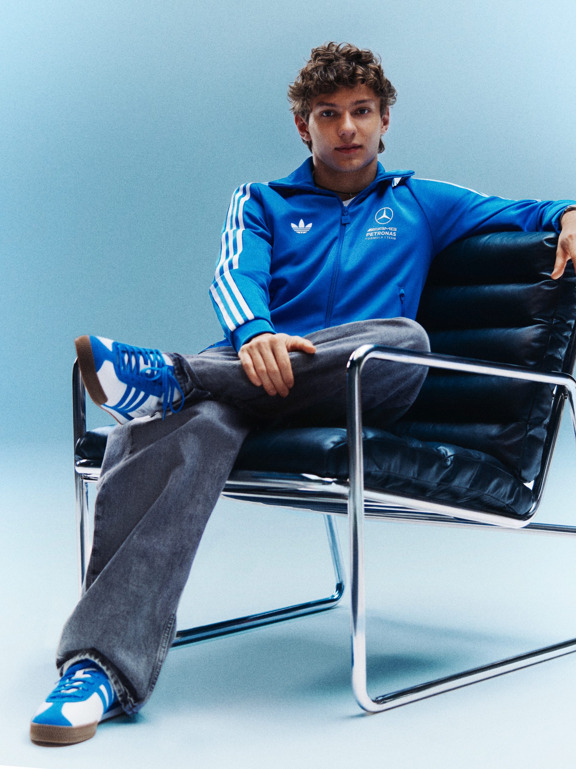 adidas攜手Mercedes AMG PETRONAS F1打造Blue Wonder系列 三葉草首度進軍賽車潮流5 scaled