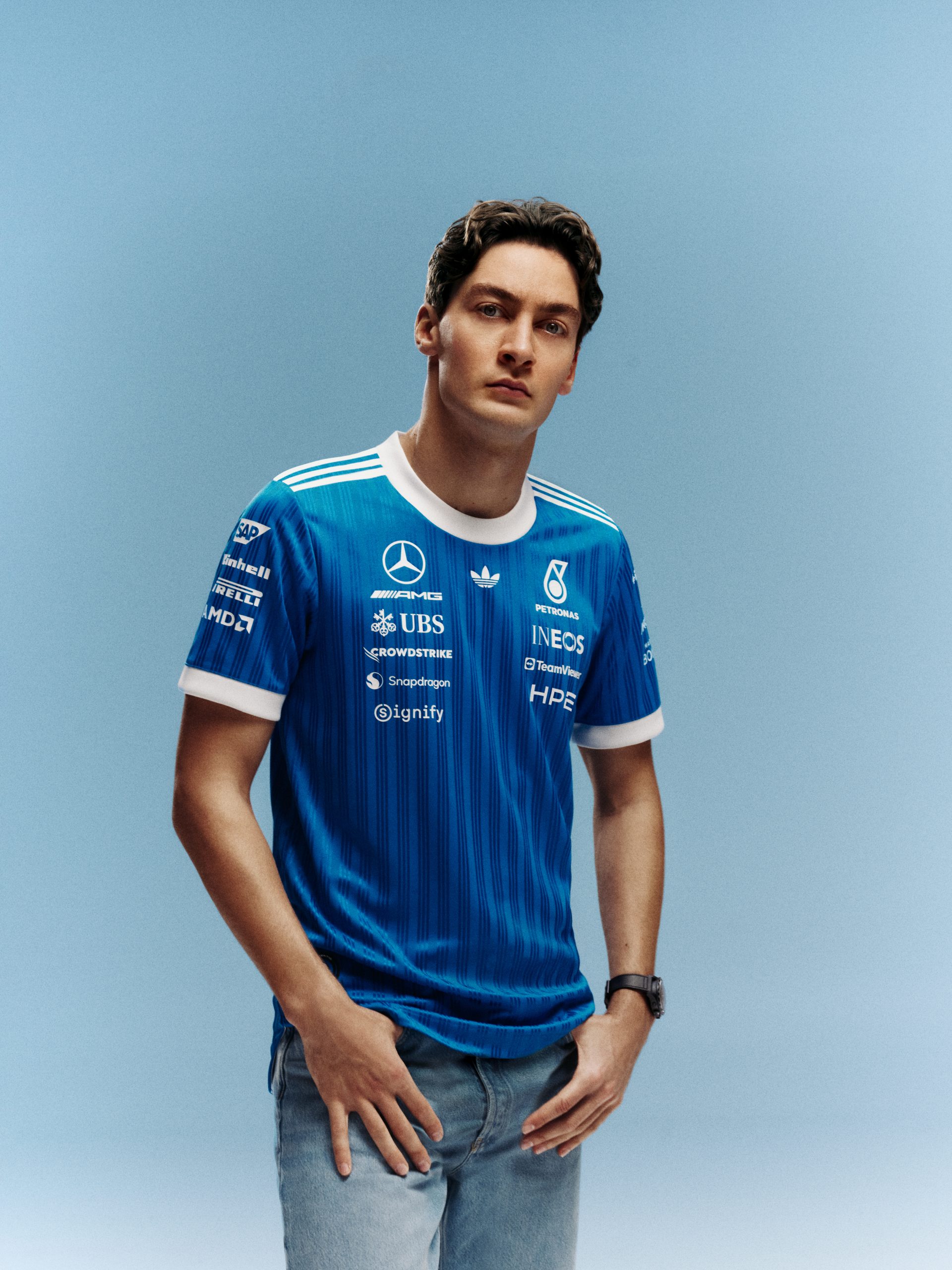 adidas攜手Mercedes AMG PETRONAS F1打造Blue Wonder系列 三葉草首度進軍賽車潮流8 scaled