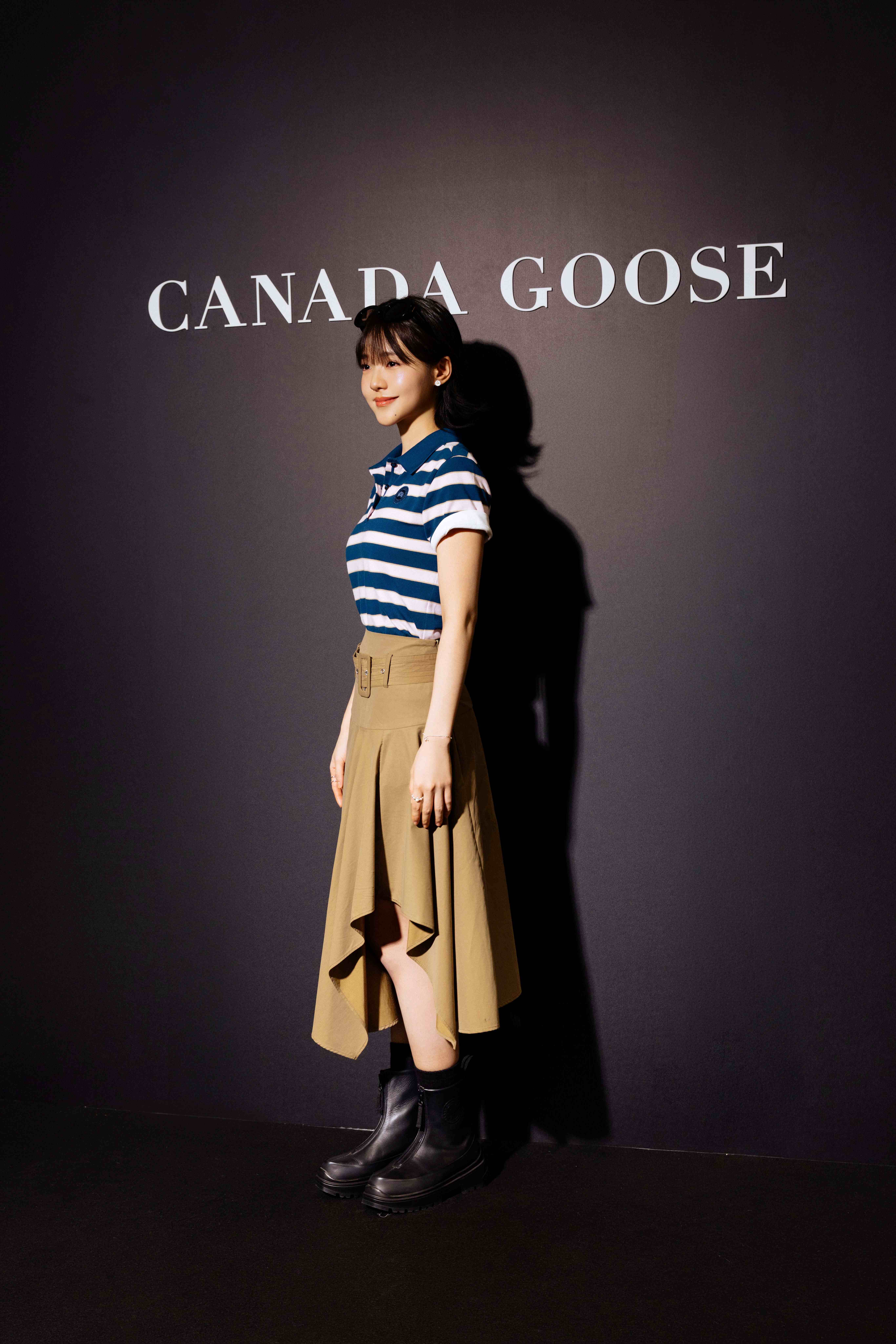 【Canada Goose】林廷憶表示自己喜歡利用不同色系進行層次疊搭，創造出更多穿搭變化，展現更真實自然的時尚樣貌。