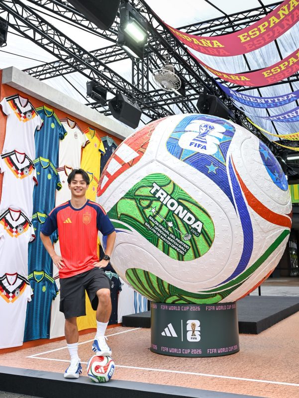 圖3.旅西球星袁永誠號召足球迷走進「adidas 2026 FIFA 世界盃足球街區」，感受世界盃熱潮。