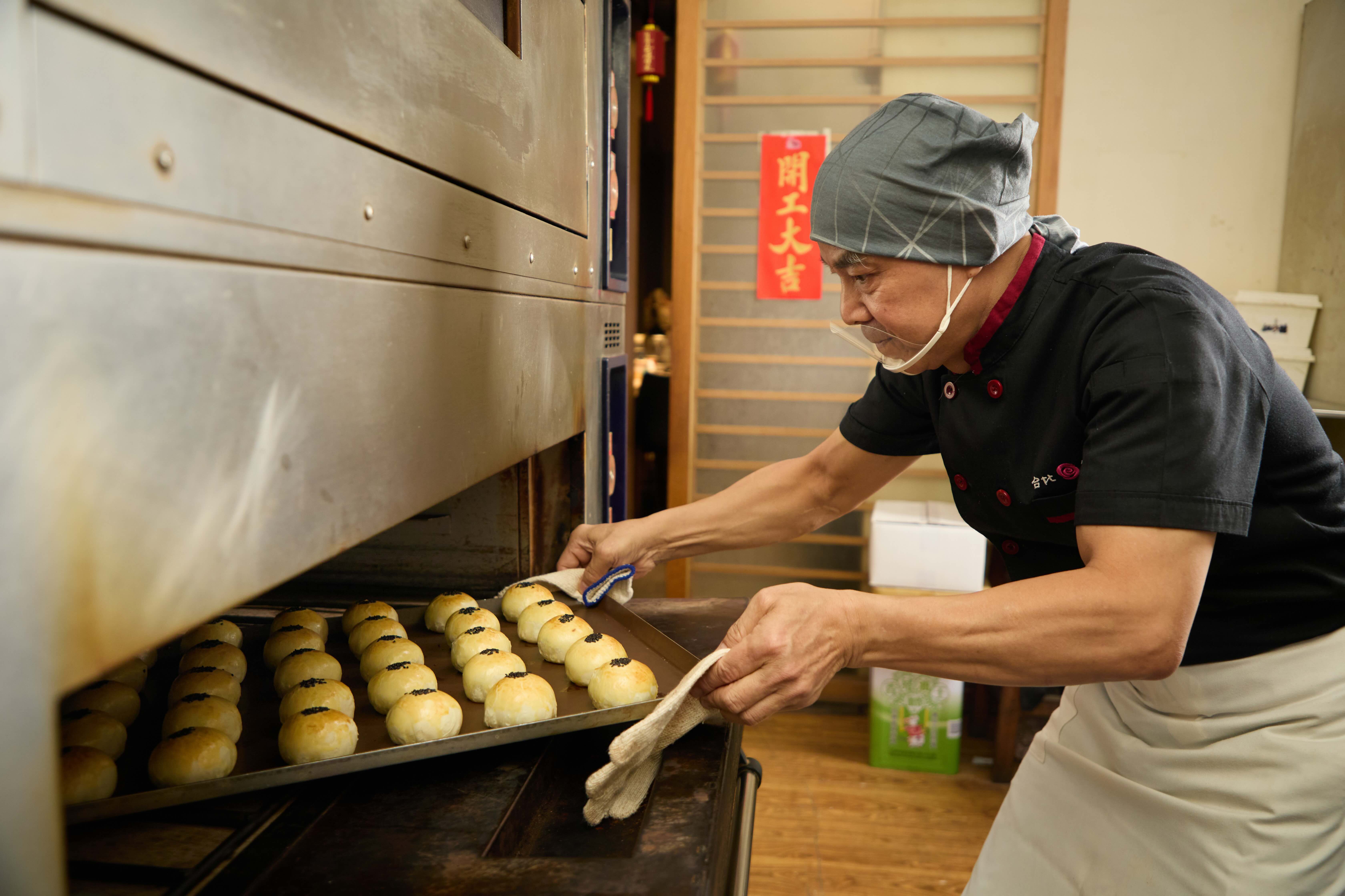 19 Butter Golden Feather Mooncake Giftbox (11)