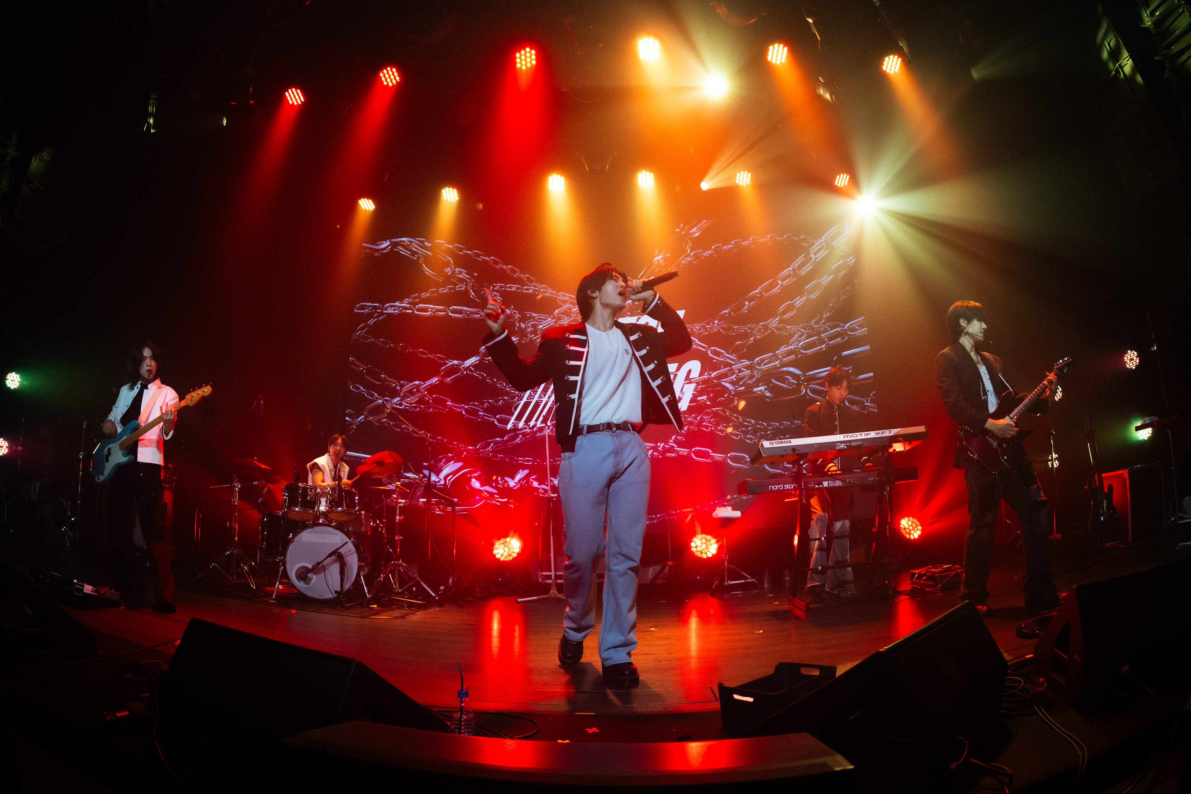 Catch The Young Silent Gentlemen Cover Taiwan (2)