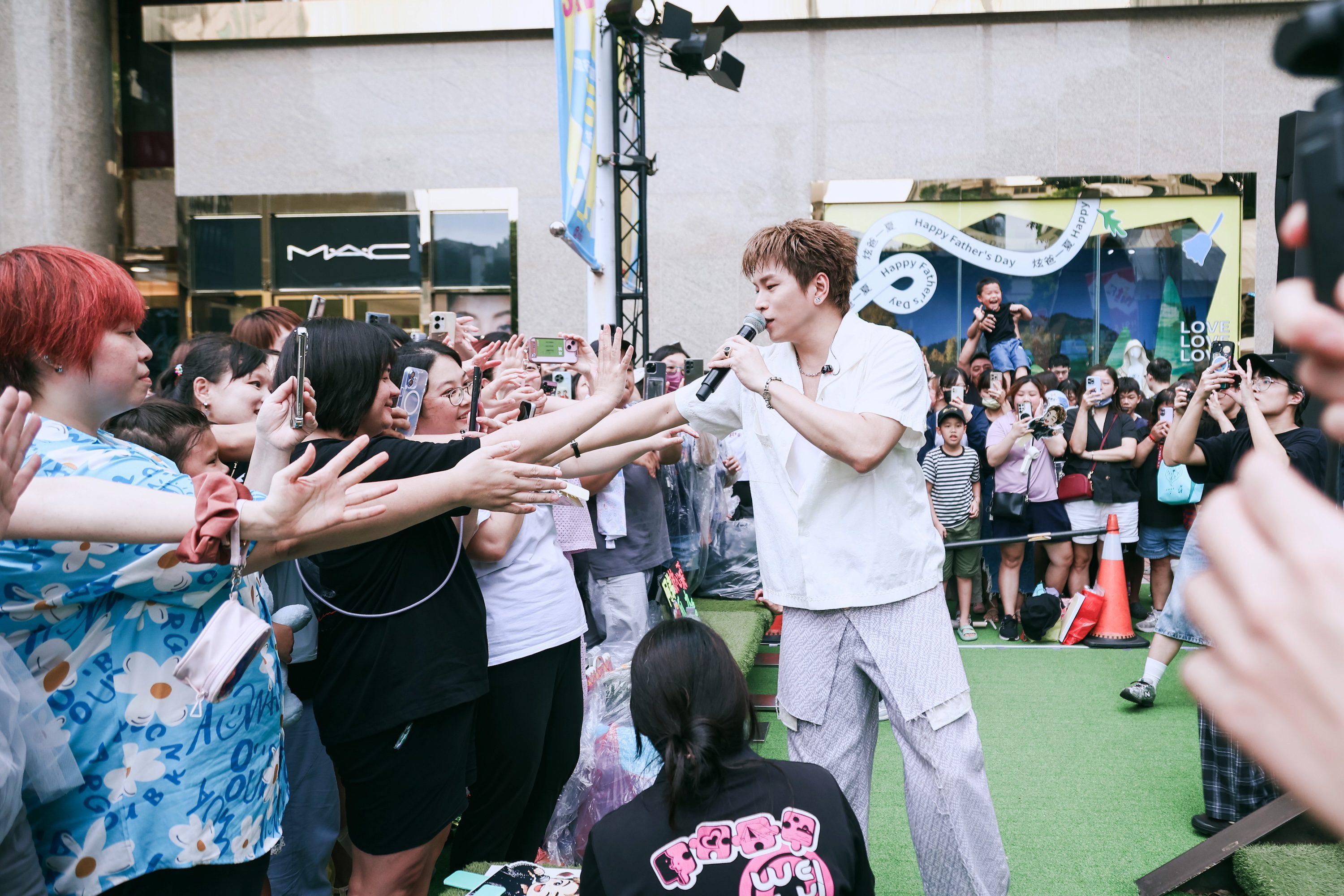 Hsiao Jing Hong Taichung Kaohsiung Signing Tour (5)
