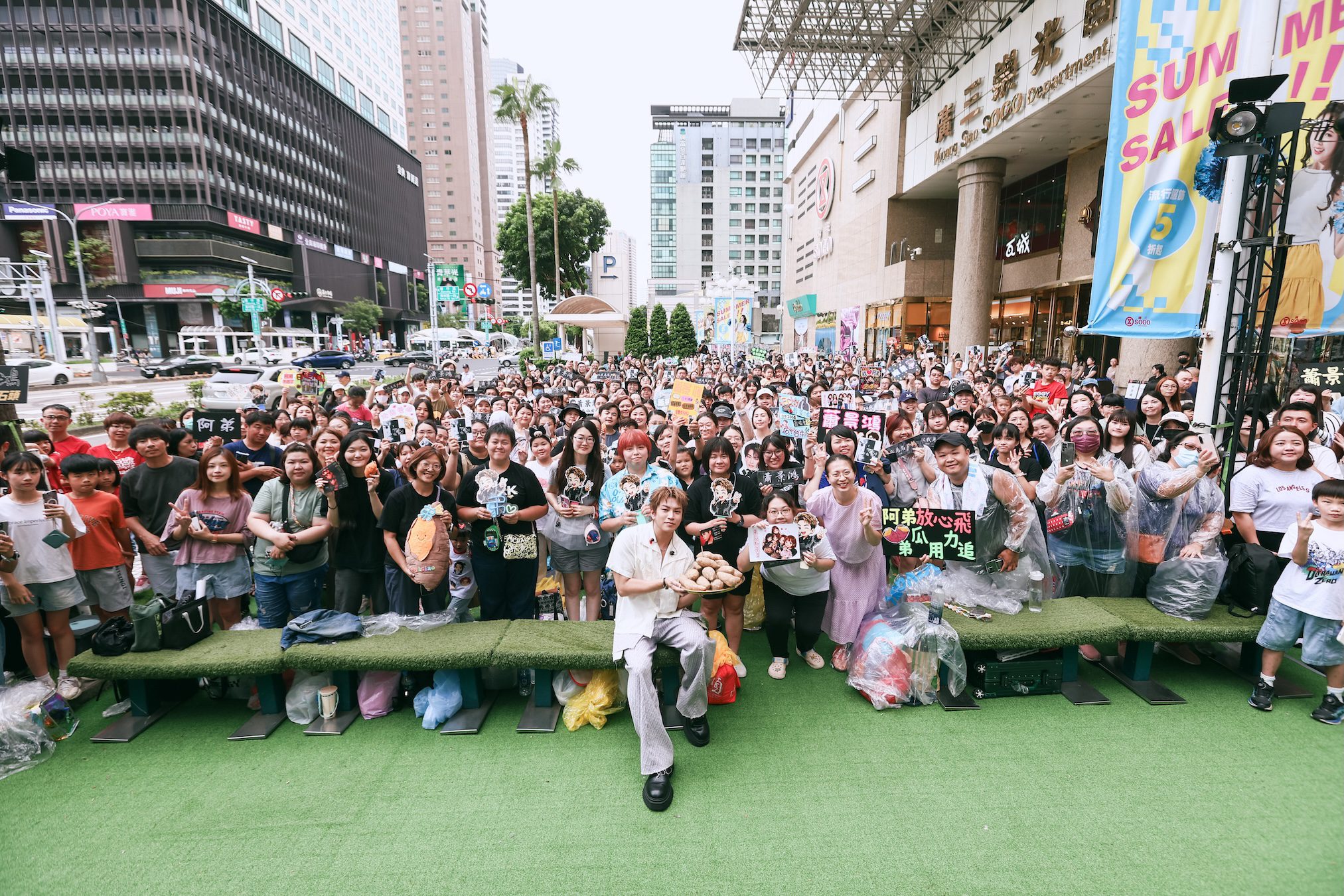 Hsiao Jing Hong Taichung Kaohsiung Signing Tour (6)