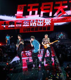 五月天5525+2台北大巨蛋演唱會重返十萬青年時代　30萬人見證25週年回憶
