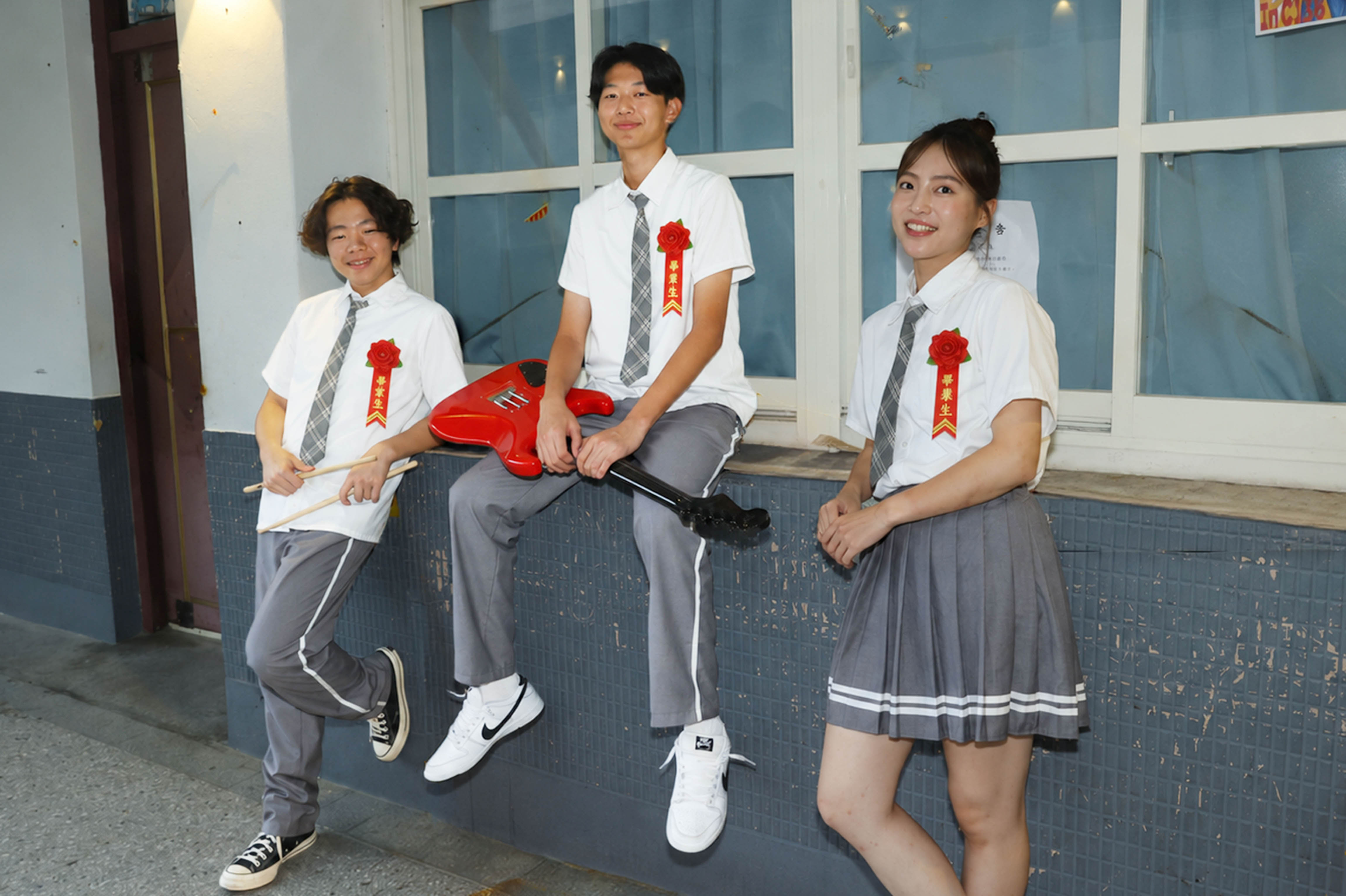 Owen Su Pengyou Ganbei Mv Friendship Song (1)