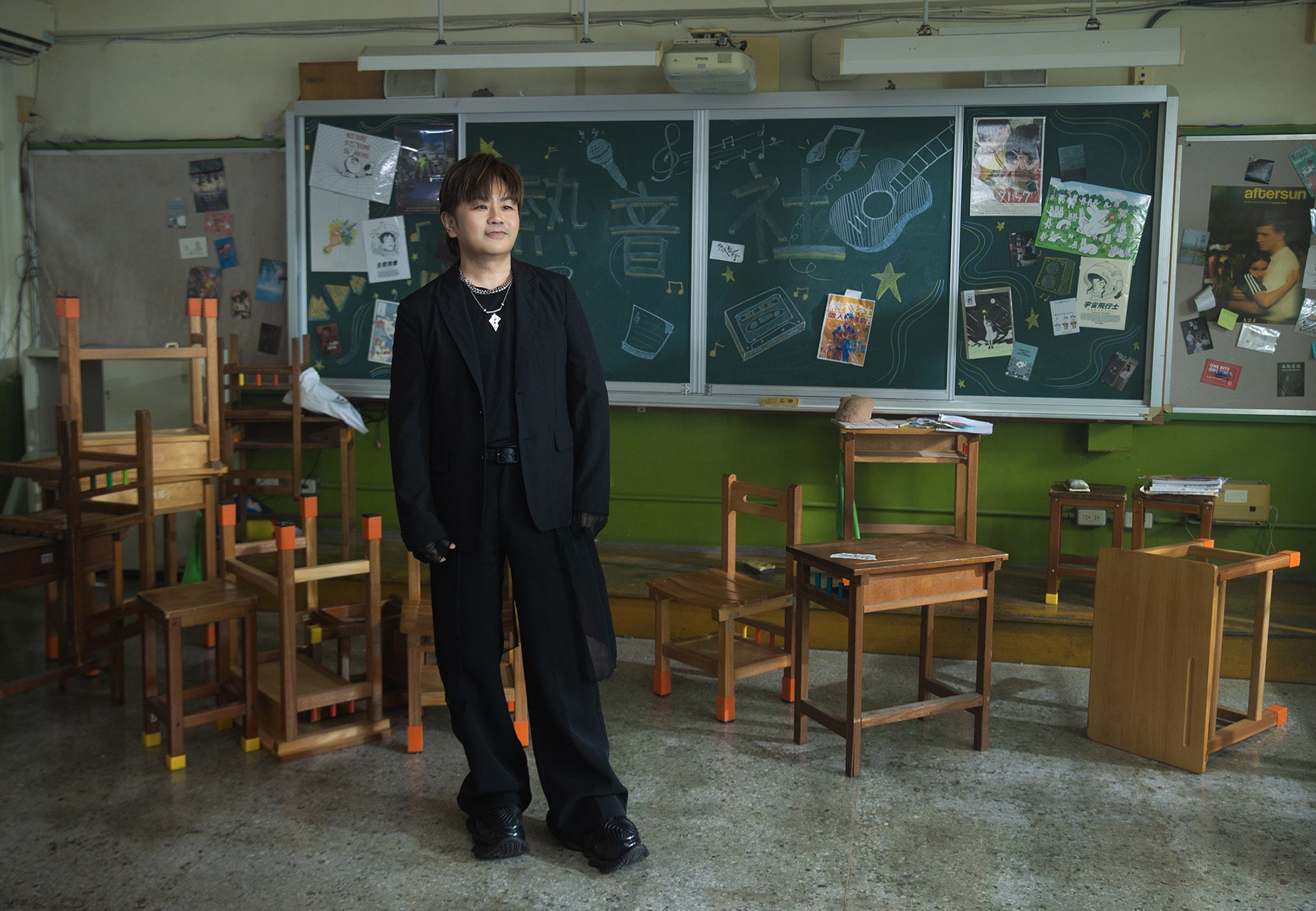 Owen Su Pengyou Ganbei Mv Friendship Song (3)