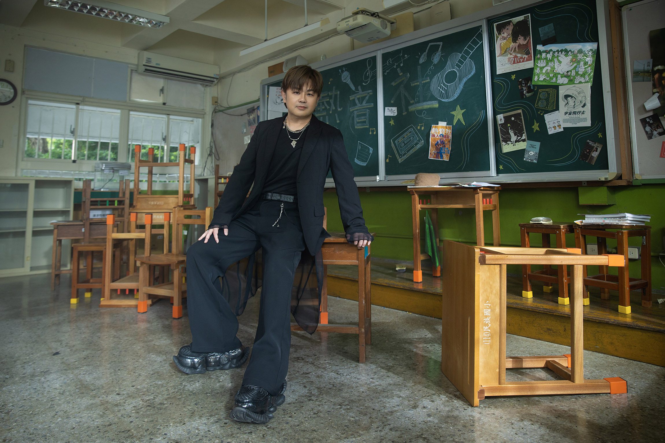 Owen Su Pengyou Ganbei Mv Friendship Song (6)