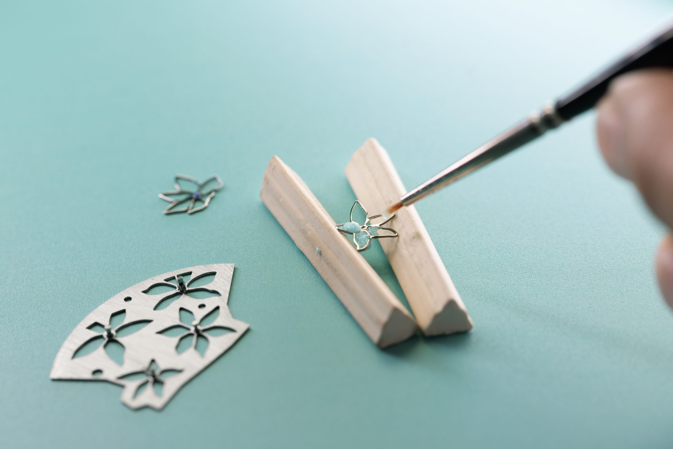 tiffany eternity enamel clematis watch2 scaled