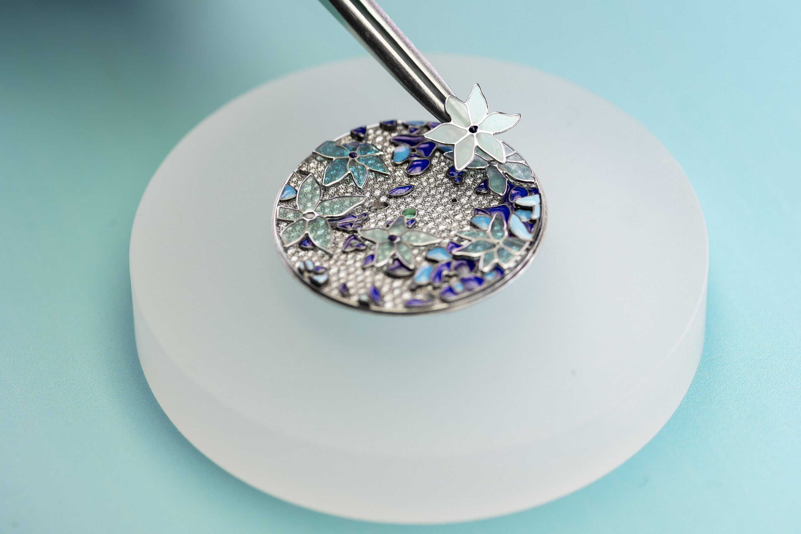 tiffany eternity enamel clematis watch3 scaled