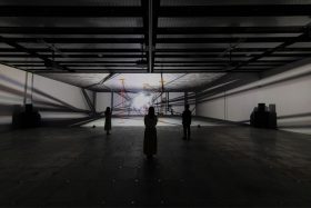 真鍋大度海外首場大型個展登臺中美館　三件新作探索關係時態與人工生命