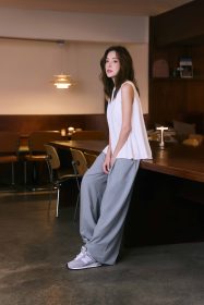 New Balance Grey 系列由許瑋甯演繹，灰色美學展現城市日常穿搭