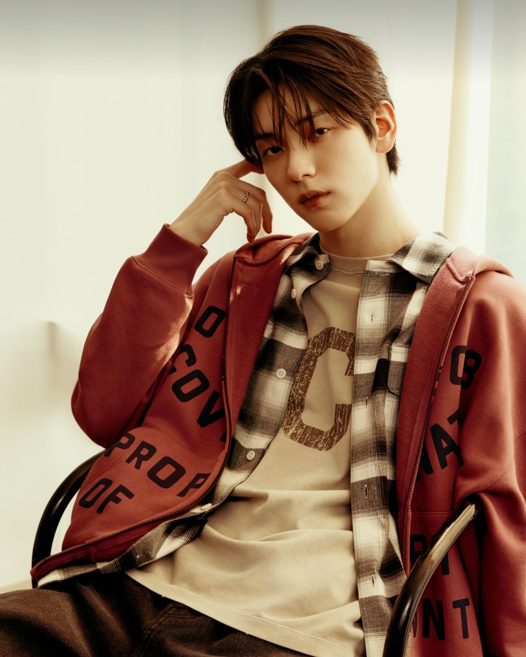 COVERNAT攜手TXT SOOBIN演繹秋裝，首間WOMENS女裝店登台