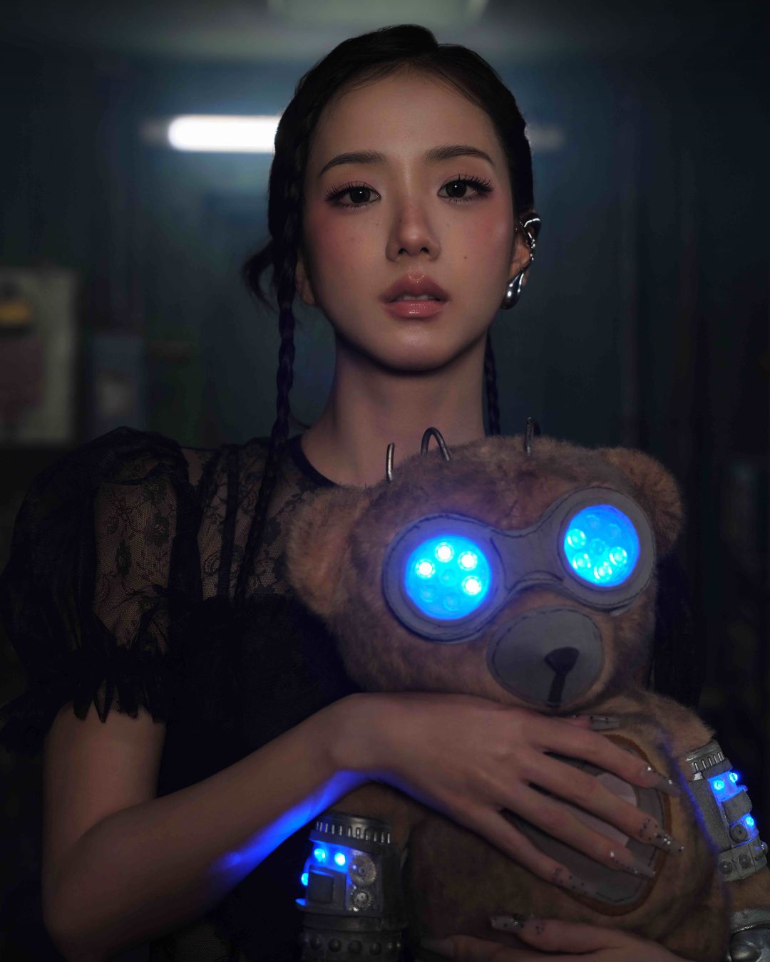 JISOO新單曲〈CLICK〉全球發行 Joseph Kahn打造電影級主題樂園MV 1 jisoo click single mv1