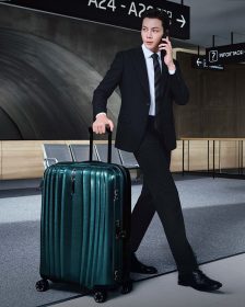 Samsonite攜手陳偉霆演繹NEXIS行李箱，以ROXKIN材質展現天生韌性