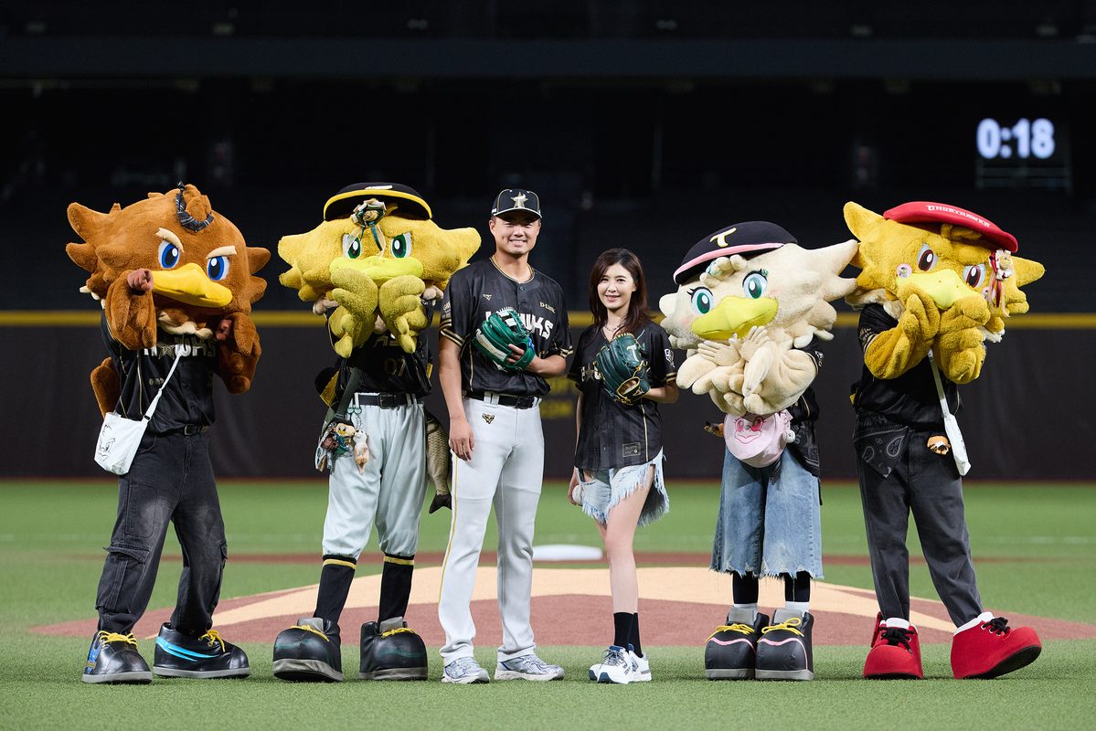 tarcy su tsg hawks first pitch5