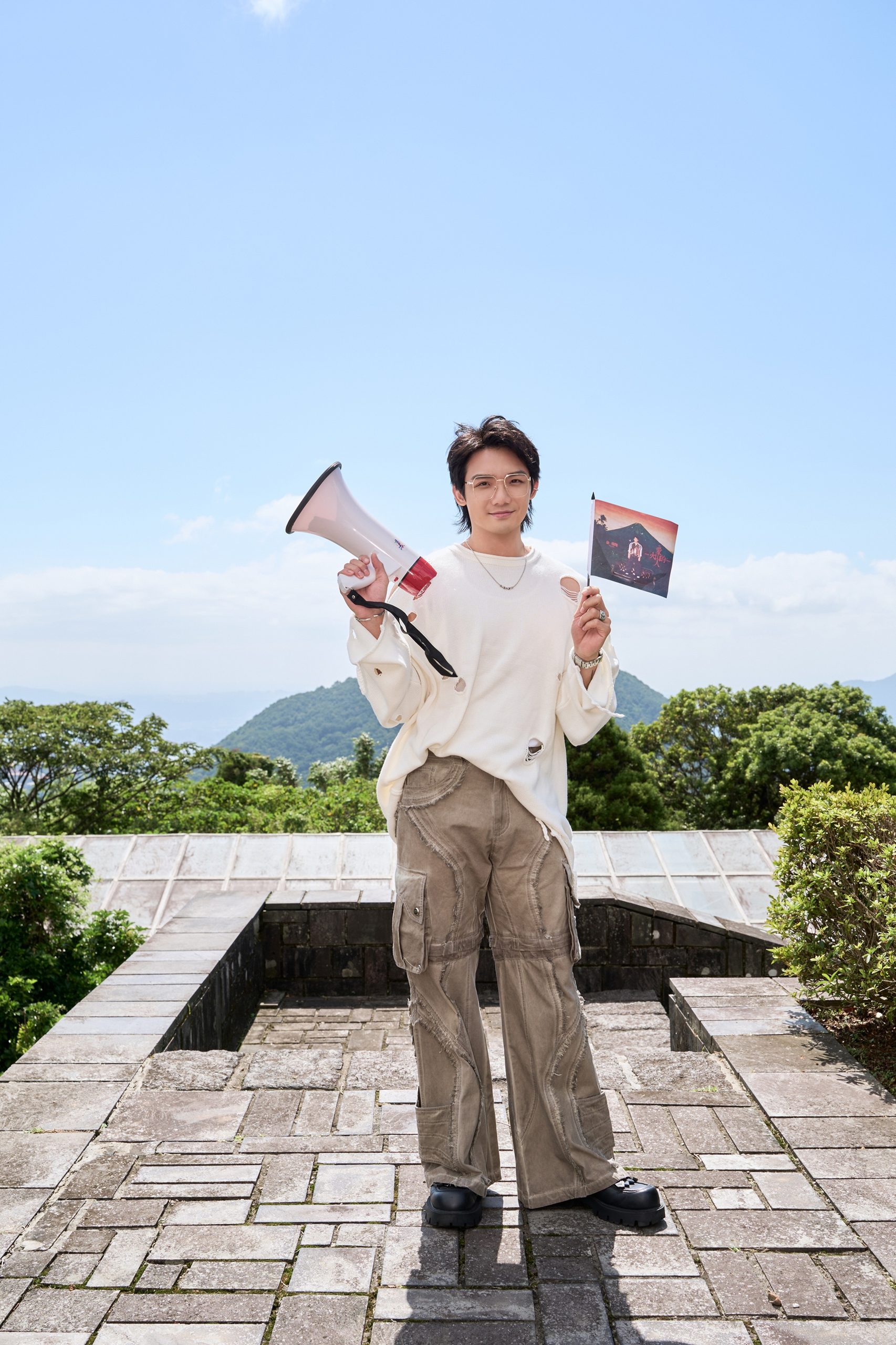 徐暐翔《愛火山的人》前進大屯火山觀測站 火山心跳化成11/8演唱會靈感 18 vash hsu datun volcano concert4 scaled