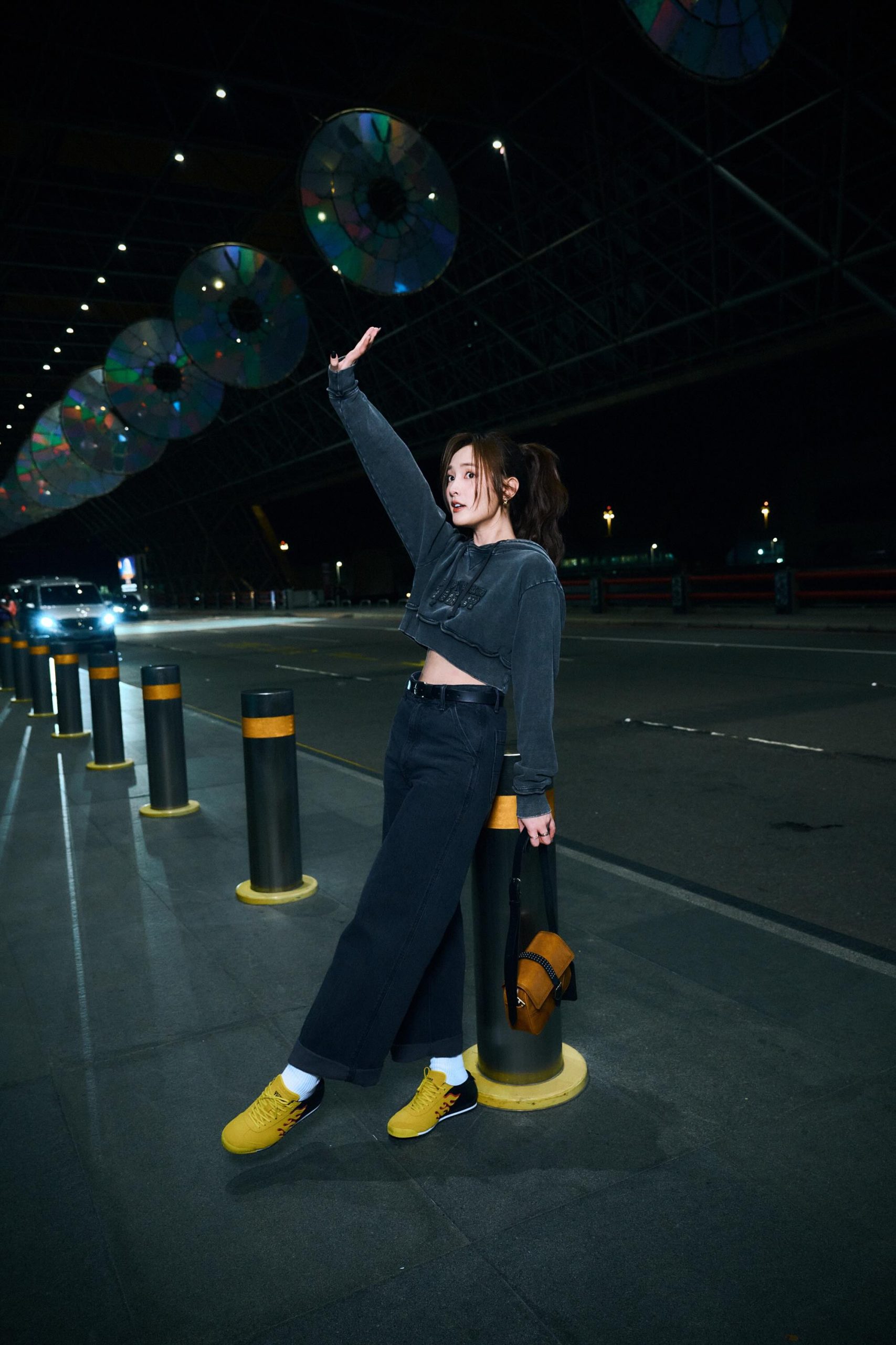 王淨啟程米蘭時裝週 Onitsuka Tiger 2027春夏大秀前機場造型亮相 9 wang ching onitsuka tiger milan fashion week2 scaled