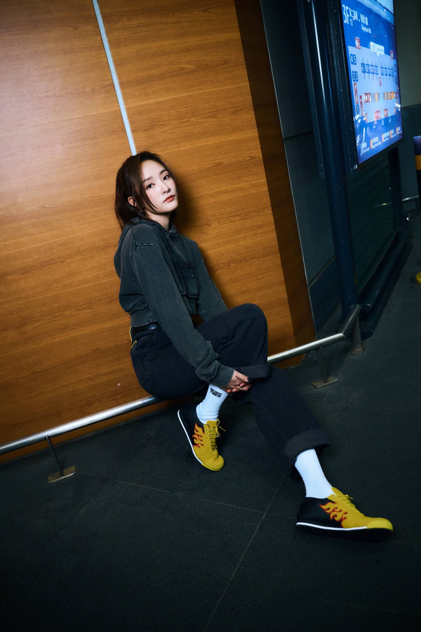 王淨啟程米蘭時裝週 Onitsuka Tiger 2027春夏大秀前機場造型亮相 10 wang ching onitsuka tiger milan fashion week3 scaled