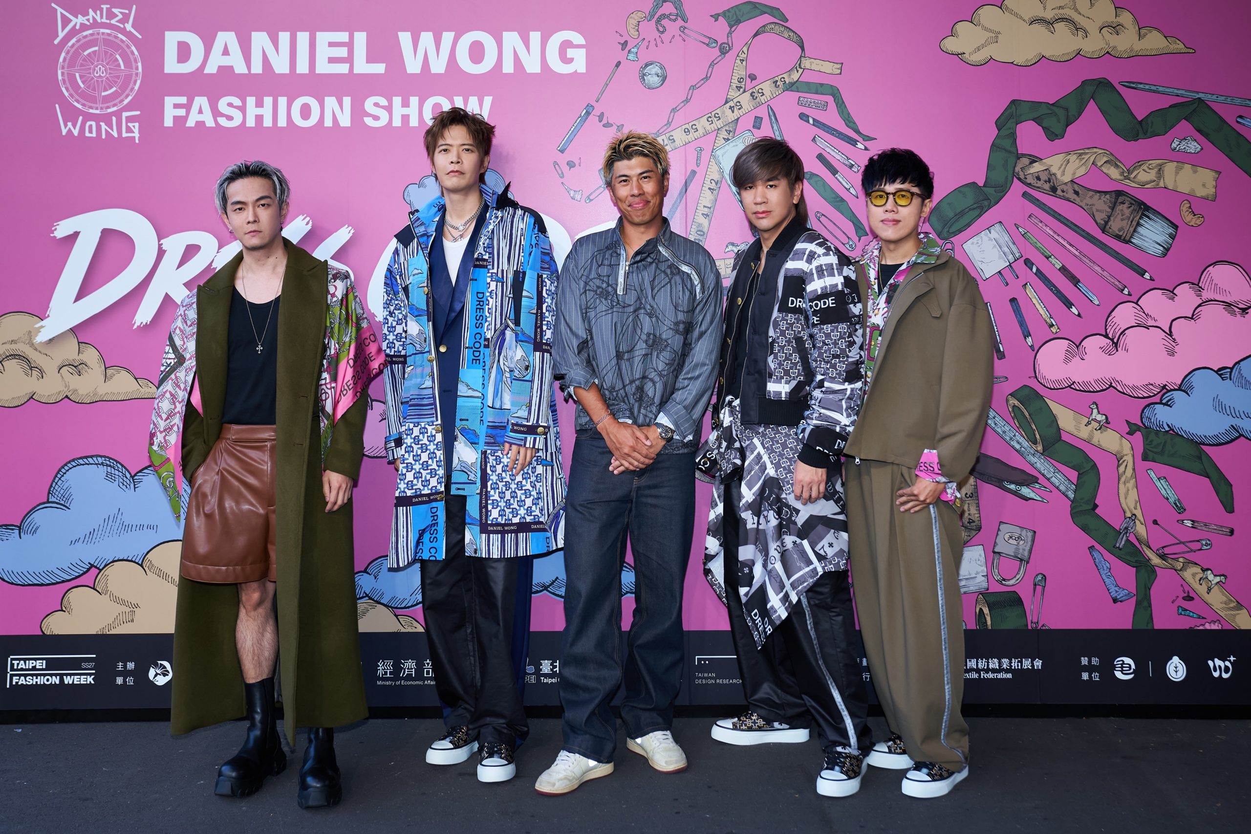 八三夭首登2026臺北時裝週跨界Daniel Wong走秀開唱！霸天單車摔傷缺席團員暖心喊話