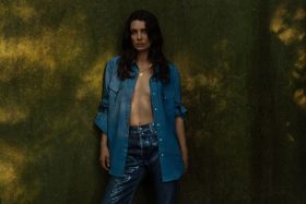 Acne Studios迎30週年攜Nan Goldin掌鏡　Emma D’Arcy等創作者演繹丹寧