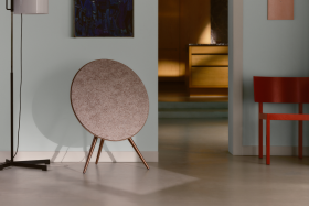 Bang & Olufsen Beosound A9 推出赤陶棕新色！攜手 Kvadrat 打造自然紋理針織布罩